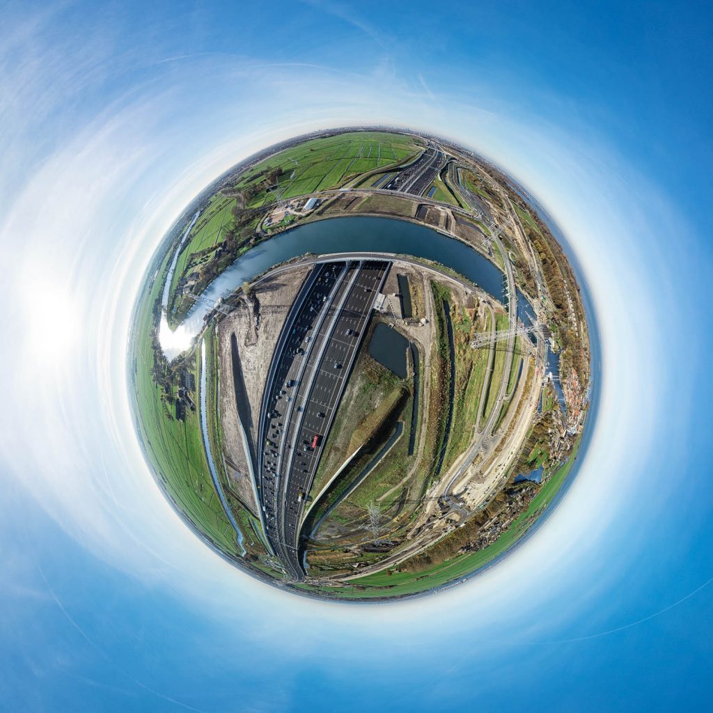TobiBohn Little Planets Hochtief NL Bruecken