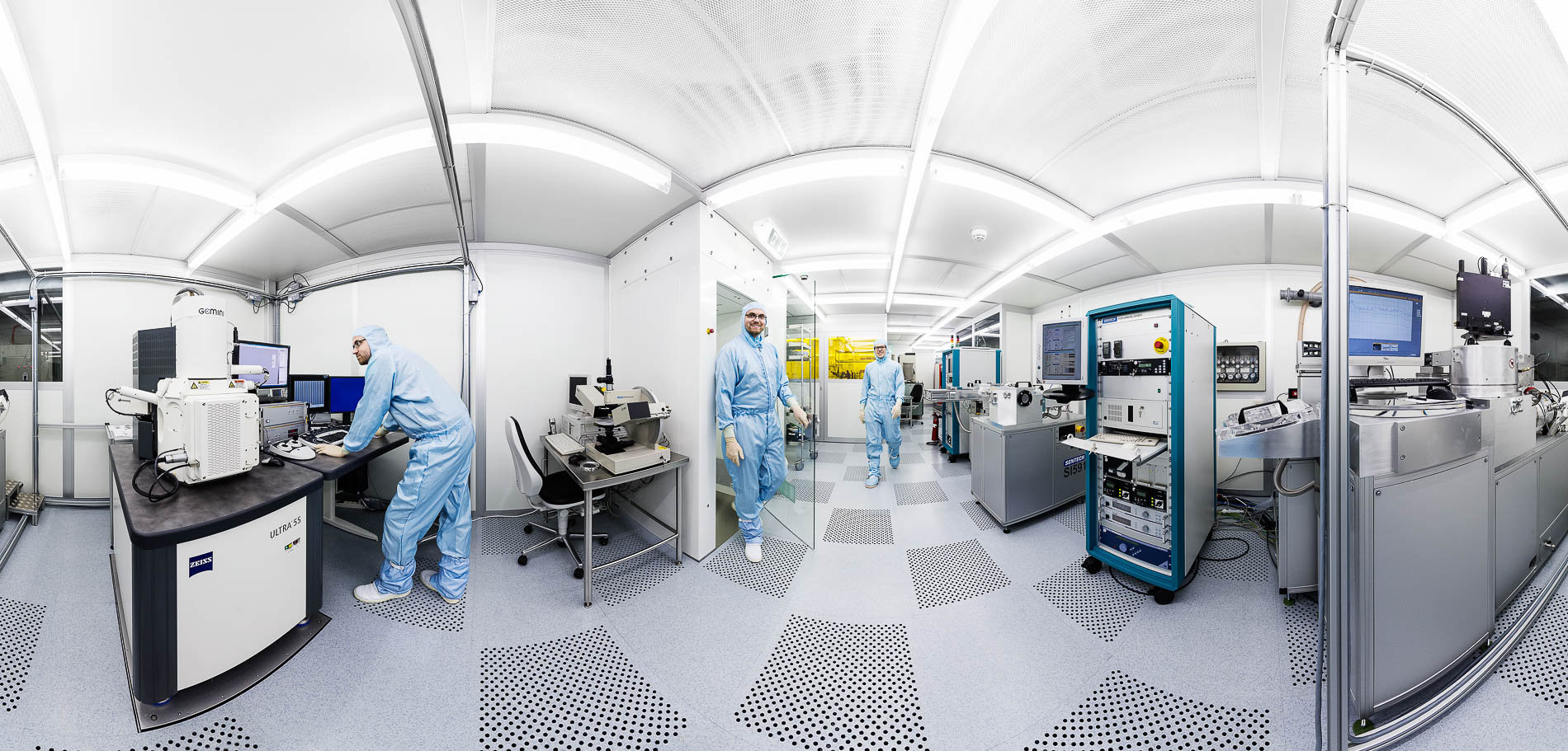 EXPOSE Photographers bieten für 360° Panoramen individuelle Layout-Shooting an. 6 360° Industrie Panorama - Motiv: Im Reinraum © Corporate Fotografie Panorama-Fotogaf Tobi Bohn Berlin.