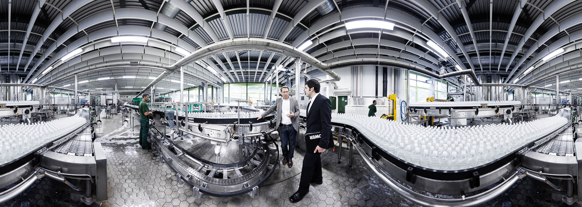 EXPOSE Photographers bieten für 360° Panoramen individuelle Layout-Shooting an. 4 TobiBohn 360 Grad Industrie Panorama Schweizer Mineralwasser Produktion