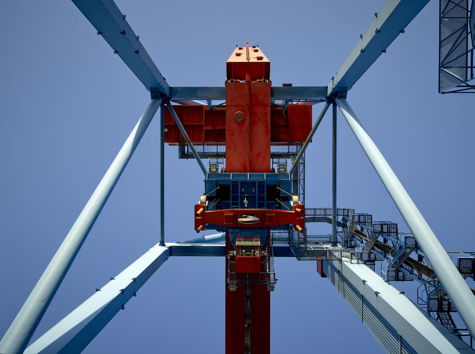 EXPOSE Corporate Photo | Christian Bruch für Schiffslogistik. 1 Corporate industriefotografie für Niedersachsen Ports: Transport & Logistik - Hafen + Schiffe Aufnahme - Hafenanlage Brake - Unternehmensfotografie: Corporate & Industrial Photography - Employer Branding © Corporate Industriefotograf Christian Bruch Hamburg