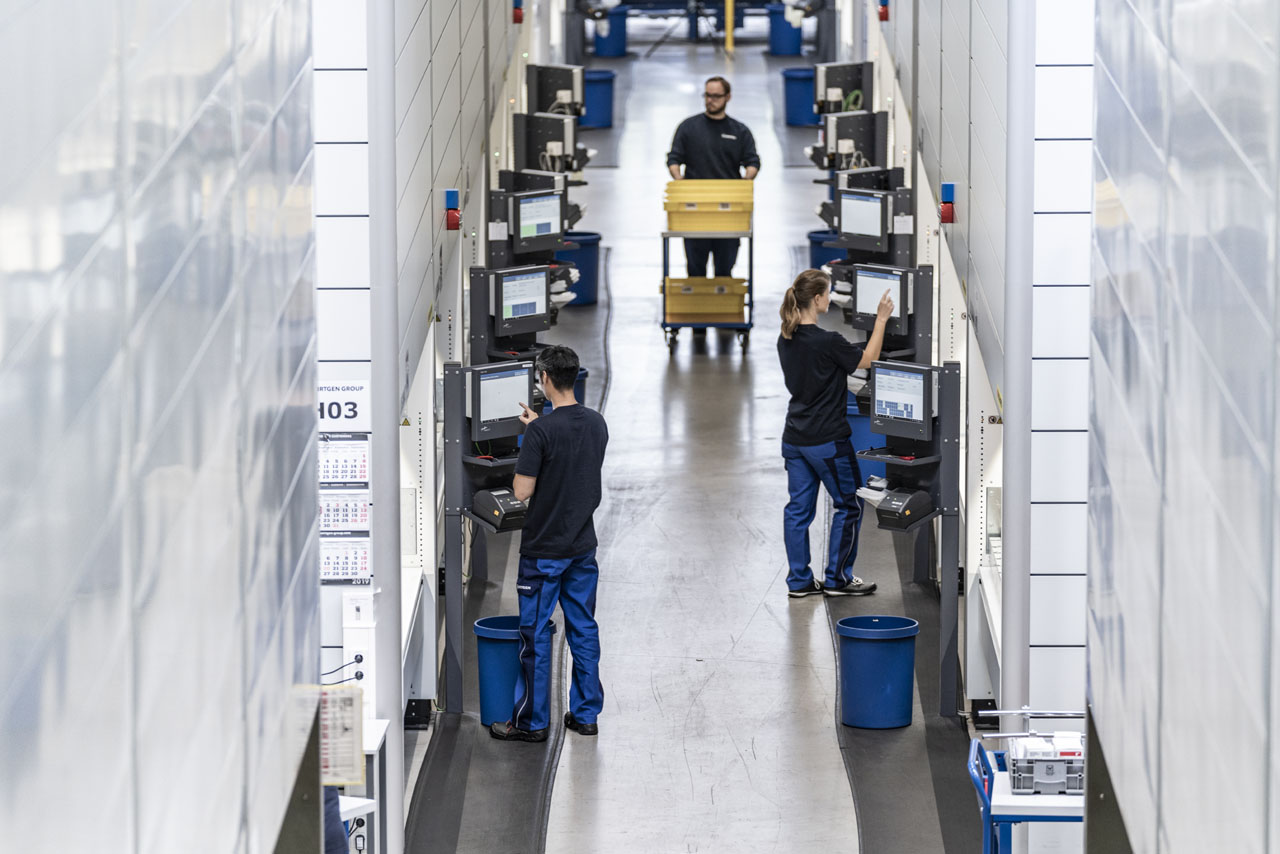 industriefotografie für den Baumaschinenhersteller Wirtgen Group: Bildmotiv zum Thema Customer Support - Industriefotograf Thorsten Schmidtkord Düsseldorf.