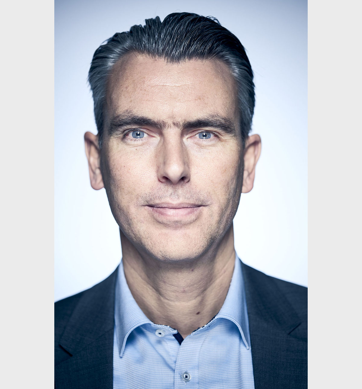 Business Portraits vom Vorstand, Manager und Mitarbeiter, hier ein Portrait von Enno Spillner - CFO Evotec SE für Thieme Verlag - Portraitfotograf Christian O. Bruch