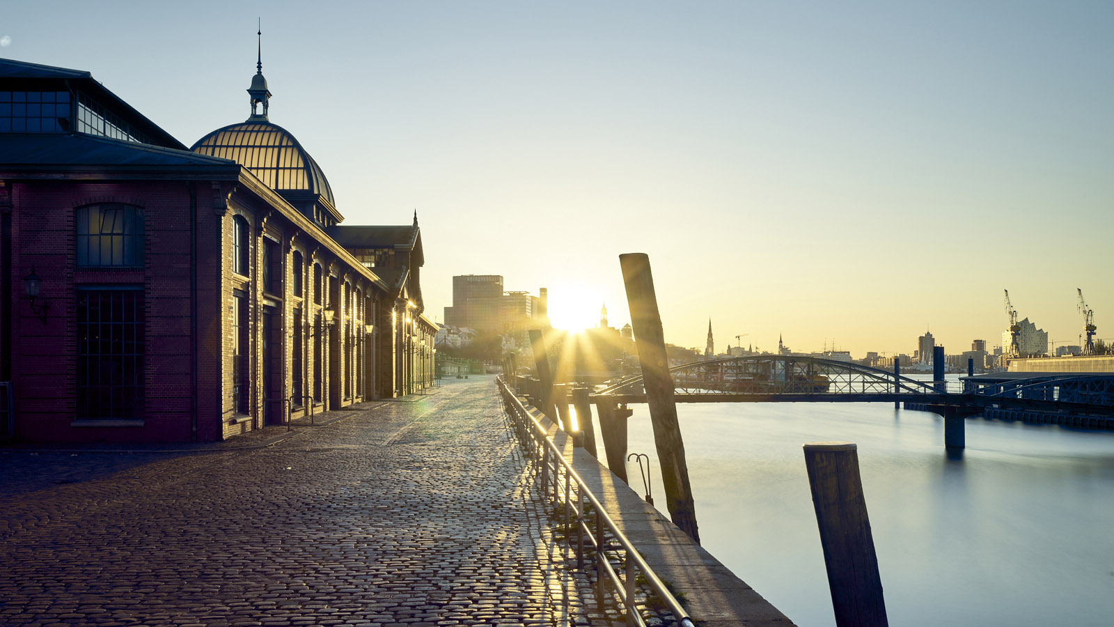 EXPOSE Photographers: Bilder dieser Zeit | Abandoned Places 3 9 Christian Bruch Abandoned Places Fischmarkt Hamburg 2