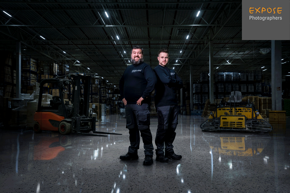 EXPOSE Corporate Foto | Thorsten Schmidtkord für EBALAN. 5 Industriefotografie vom Fotografen Thorsten Schmidtkord, hier Mitarbeiter in der Arbeitssituation, im Arbeitsumfeld, mit Maschinen | Corporate Experten Foto + Video - EXPOSE Düsseldorf Hamburg Berlin
